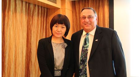世貿(mào)通集團上海總經(jīng)理Linda與緬因州州長Governor PaulLepage先生合影